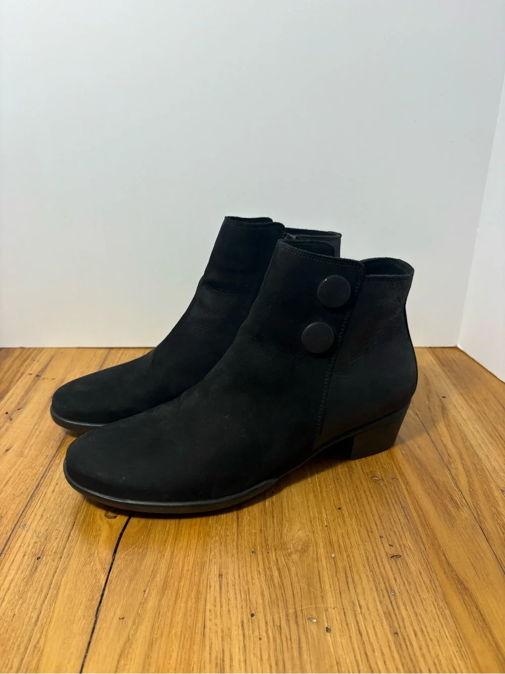 Hartjes XS || Walking Booties Black Suede 7.5